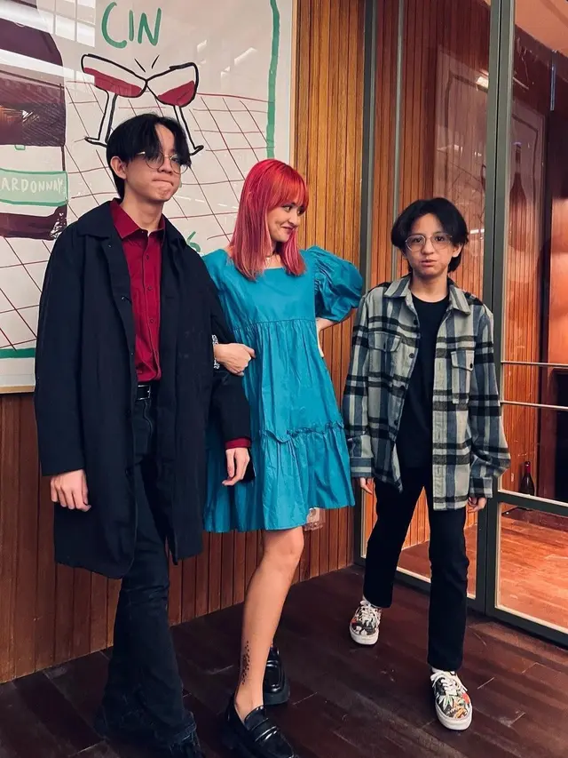 Joanna Alexandra kelewat awet muda, foto bareng anak dikira adik kakak