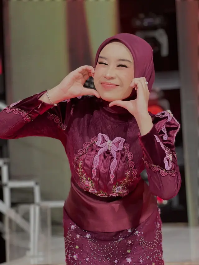 Mila DA7 pose imut (instagram.com/da7_milanurwanti)