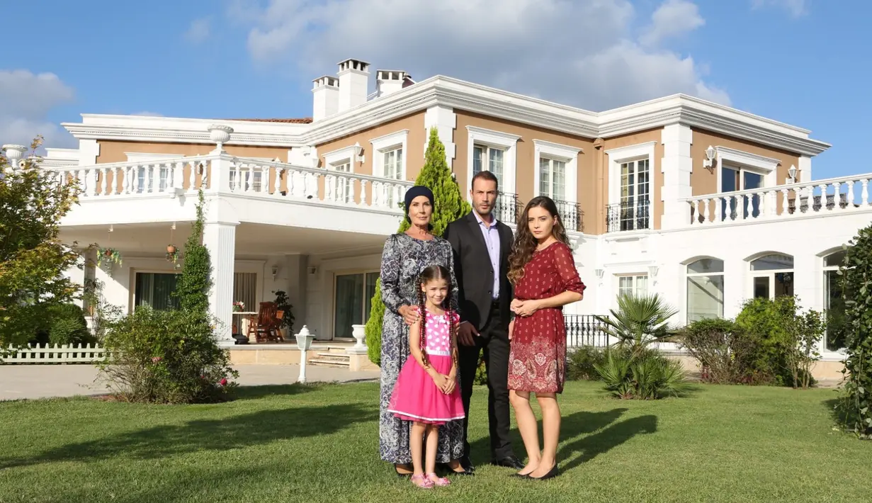 Proses dubbing drama ini dikebut SCTV untuk memenuhi keinginan masyarakat. Elif 2 mulai tayang mulai 9 November ini pada pukul 17.30 WIB. (SCTV/Bintang.com)