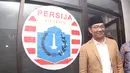 Walikota Bandung, Ridwan Kamil, saat berada di kantor Persija di komplek SUGBK, Jakarta, Jumat (16/10/2015). (Bola.com/Nicklas Hanoatubun)