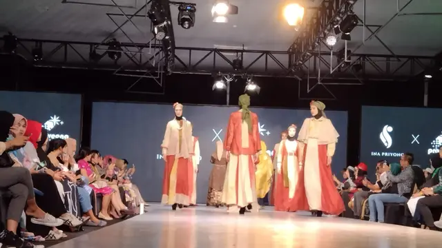 Karya Ina Priyono x Praveena di ajang Semarang Fashion Trend 2023