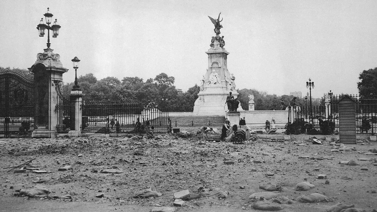Nazi jatuhkan bom di Istana Buckingham pada September 1940