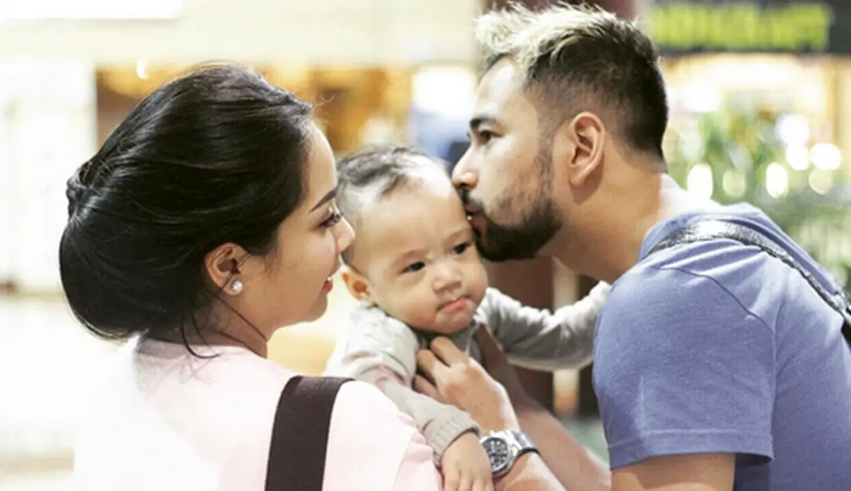 Keharmonisan pasangan yang telah dikaruniai anak ini. Meski tengah ada kabar miring tentang bukti liburan Raffi dan Ayu Tingting. (Instagram/raffinagita1717)