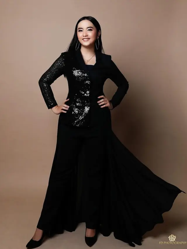 7 Pesona Lebby Wilayati dengan Makeup Tebal yang Selalu Curi Perhatian