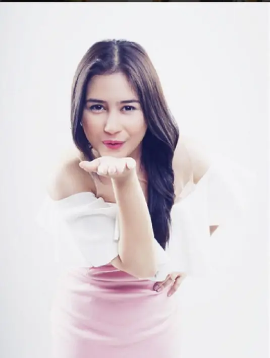 Salah seorang pemain utama sinetron Ganteng-Ganteng Serigala (GGS) Returns, Prilly Latuconsina berulang tahun ke-19. (Via Instagram/@prillylatuconsina96)