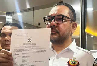 Abu Janda dilaporkan terkait dugaan ujaran kebencian bermuatan Suku, Agama, Ras, dan Antargolongan (SARA).