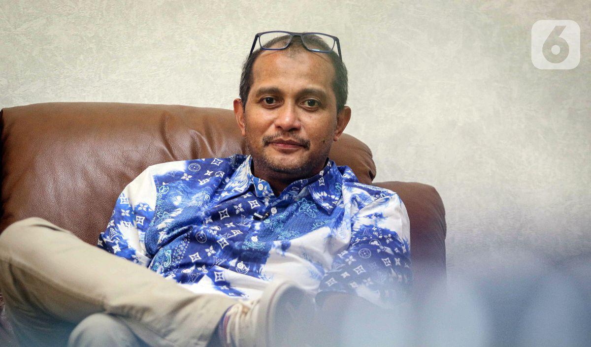 Di sini, Eddy terlihat bicara gelagapan. Eddy mengaku memang tidak mengajukan izin dari kampusnya.