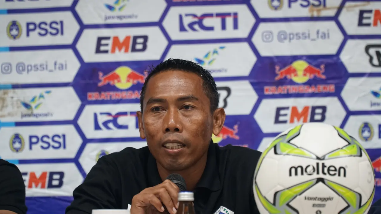 Pelatih Persiwa Winaryo