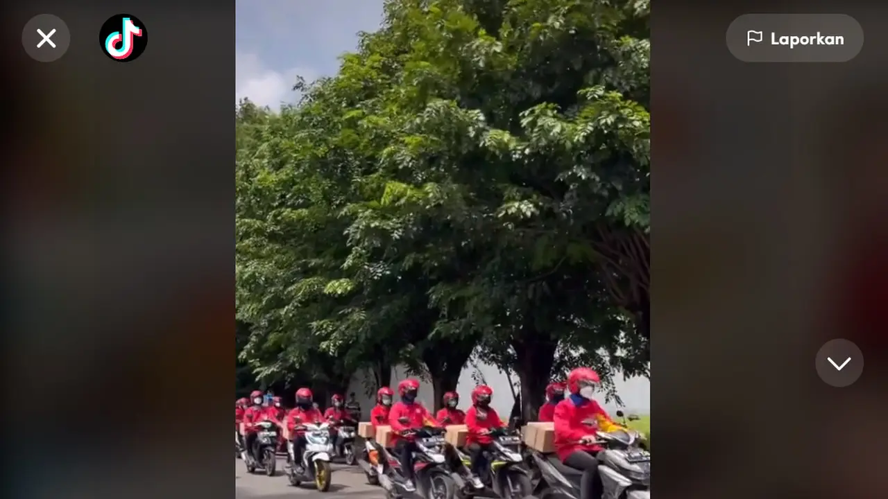 Sisca Kohl membawa minimarket ke rumah.