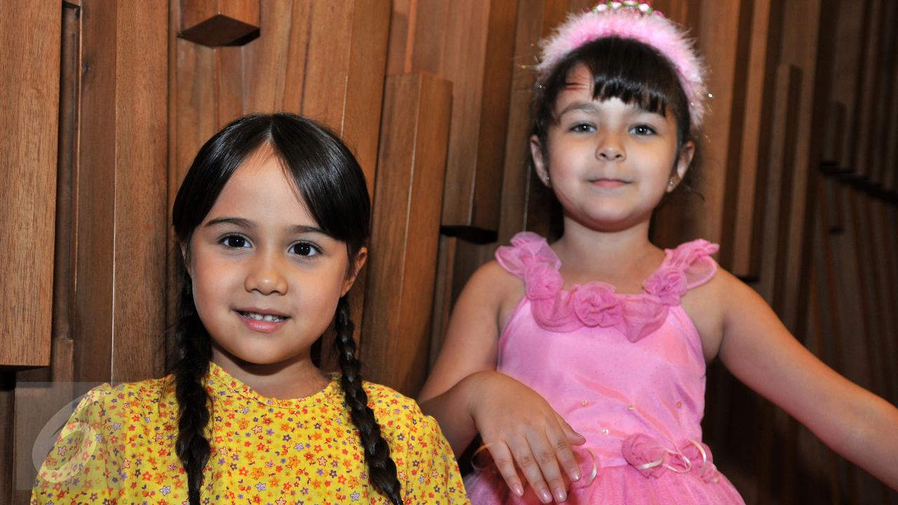 Nicole Rossi (kiri) dan Velove Meyer. 