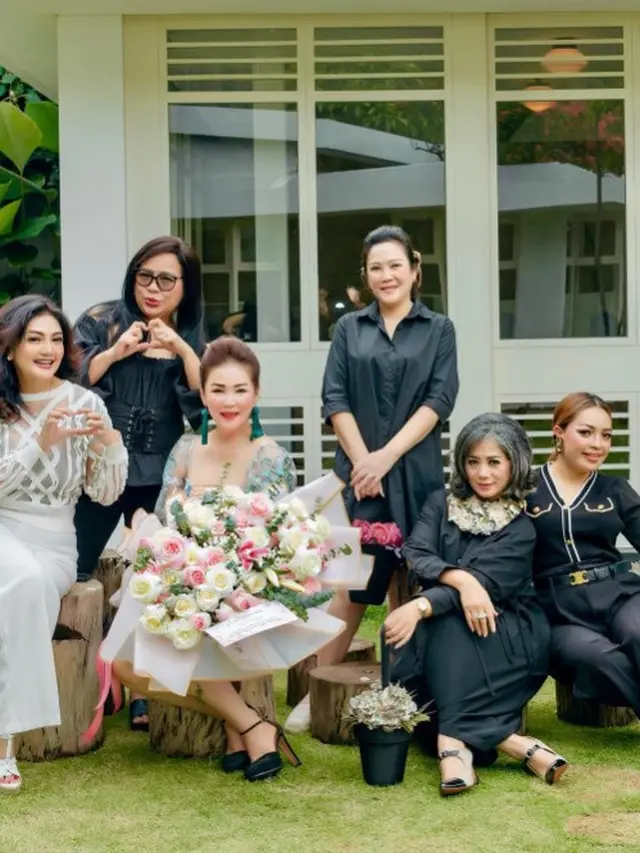 Potret Bella Saphira dan sahabat-sahabatnya (Sumber: Instagram/bellasaphiraofficial)