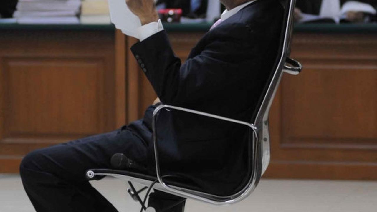 Sidang perdana, OC Kaligis dengar dakwaan JPU