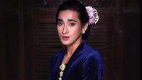 Penampilan terbaru Bio One pakai kebaya adat Jawa mencuri perhatian warganet. @bojvoyej.