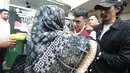 Keluarga Vadel Badjideh syok mendengar vonis yang diberikan Majelis Hakim Pengadilan Negeri Jakarta Selatan. (Kapanlagi.com/Budy Santoso)