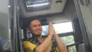 Penyanyi Dangdut, Saipul Jamil (tengah) menyapa awak media saat tiba di pengadilan Jakarta Utara, Kamis (21/04). Selama proses persidangan ini Saipul Jamil dititipkan di Rumah Tahanan (Rutan) Cipinang. (Liputan6.com/Herman Zakharia)