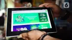 Pelanggan mengecek website tokopedia di Tangerang, Senin (4/5/2020). Tokopedia baru saja diserang hacker, yang mana menyebabkan data kredensial sekitar 91 juta akun pengguna dan 7 juta akun merchant bocor. (Liputan6.com/Angga Yuniar)