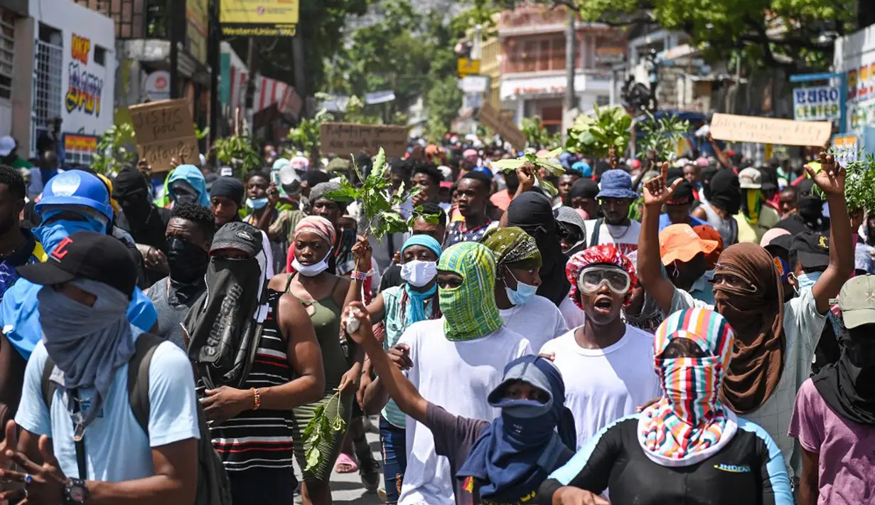 Geng dengan aksi kekerasan telah berbuat sangat keji, dengan rincian aksi seperti pemerkosaan dan pembunuhan brutal yang terjadi di ibu kota negara yang sedang bermasalah itu. (Richard PIERRIN/AFP)