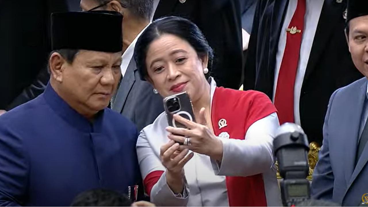 Sambil Tersenyum, Puan Maharani Ajak Presiden Prabowo Selfie