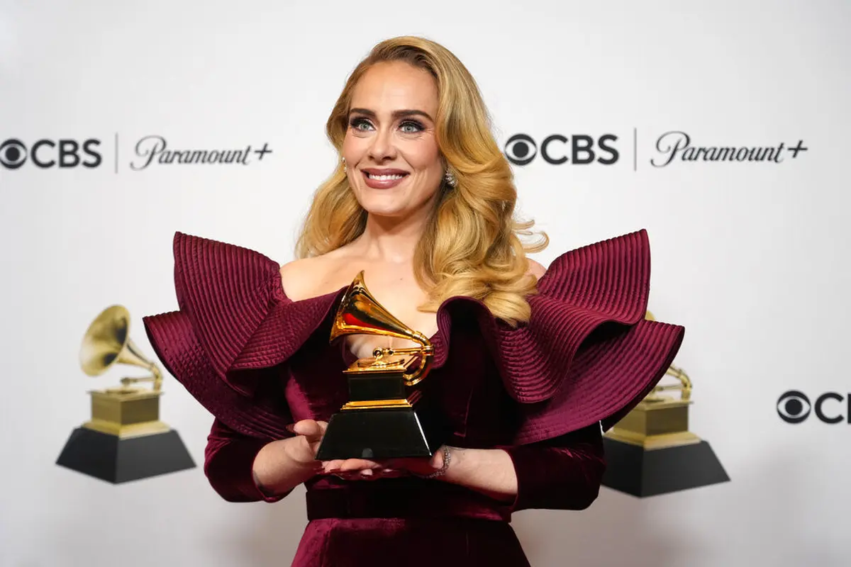 Adele dalam Grammy Awards 2023. (AP Photo/Jae C. Hong)