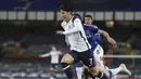 Penyerang Tottenham Hotspur, Son Heung-min membawa bola saat bertanding melawan Everton pada pertandingan lanjutan Liga Inggris di Goodison Park di Liverpool, Inggris, Sabtu (17/4/2021). Everton bermain imbang atas Tottenham 2-2. (Clive Brunskill/Pool via AP)