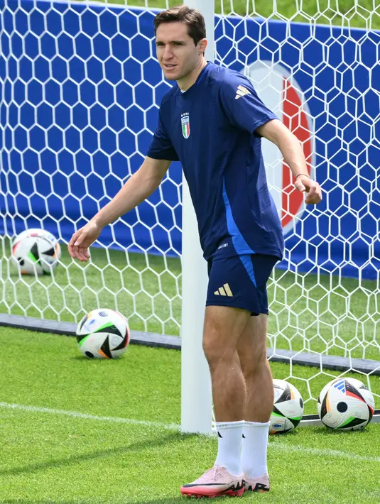 Timnas Italia saat ini berada di peringkat kedua Grup B Euro 2024. (Alberto PIZZOLI / AFP)