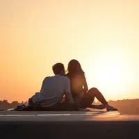 Membahas keuangan dengan pasangan tidak selalu sulit. (unsplash.com/@mahkeo)