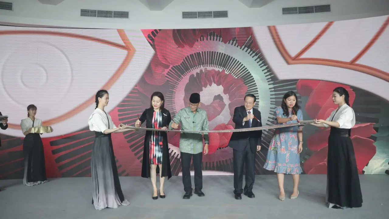 Pameran Pariwisata dan Budaya bertema "Sebuah Puisi Abadi" ( A Poem for Ten Thousand Years), yang diselenggarakan oleh Dinas Kebudayaan dan Pariwisata Provinsi Zhejiang dan didukung oleh Pemerintah Provinsi Zhejiang, China di Art:1 New Museum, Jakarta.