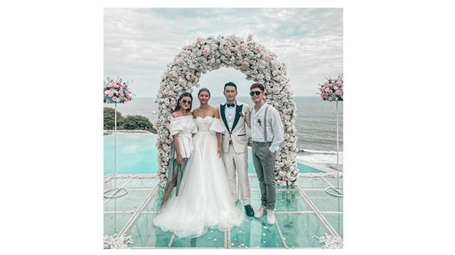 7 Potret Pernikahan Gerald Yohanes dan Mezty Mez, Elegan dan Romantis