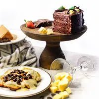 Menikmati kue santai sore. (Foto: Dok. Lumpang Emas)