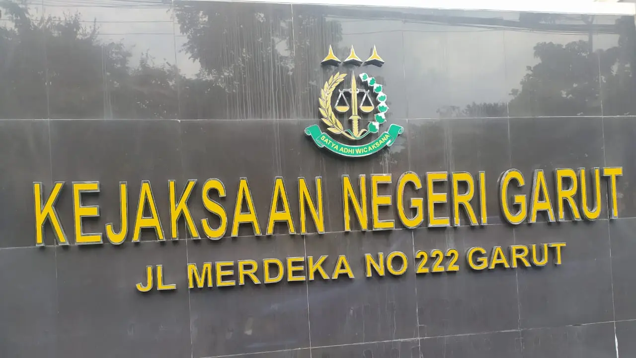 Gedung Kejaksaan Negeri Garut, Jalan Merdeka No.222 Garut, Jawa Barat, tempat pelimpahan berkas kasus pembunuhan tersebut.