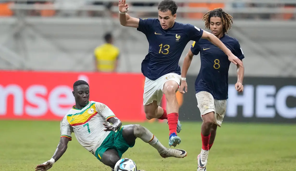 Les Bleus unggul lewat adu penalti 5-3. (AP Photo/Dita Alangkara)