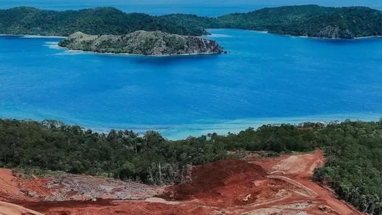 Menteri Hanif Beri Sinyal Jerat Pidana 4 Perusahaan Nikel di Raja Ampat
