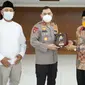 Kapolda Jawa Timur (Jatim) Irjen Pol Mohammad Fadil Imran bersama jajarannya menerima audiensi Dewan Masjid Indonesia (DMI) Provinsi Jatim. (Foto: Liputan6.com/Dian Kurniawan)