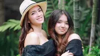 7 Potret Kebersamaan Angel Karamoy dan Lovely Rumangkang, Disebut Bak Kakak Adik