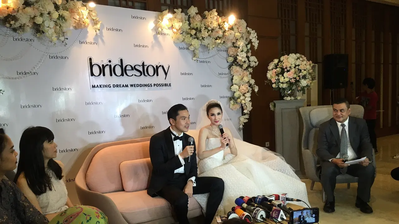 Cantiknya Sandra Dewi dalam Gaun Pengantin Klasik