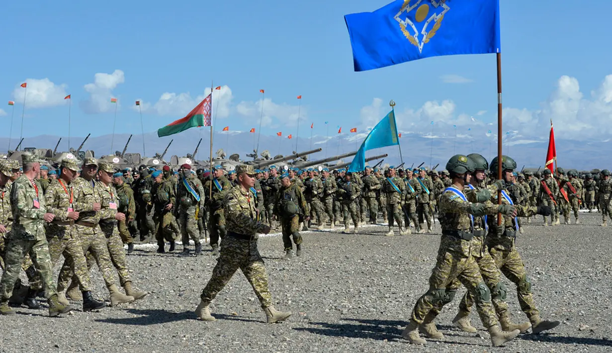 Sekitar 1.500 prajurit dari Kyrgyzstan, Belarus, Kazakhstan, Rusia, dan Tajikistan ikut serta dalam latihan militer bersama ini. (AP Photo/Vladimir Voronin)