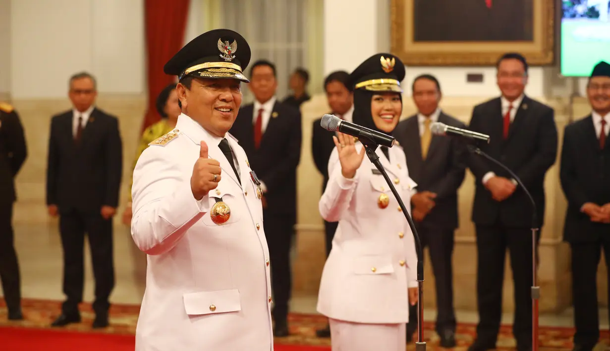 Arinal Djunaidi (kiri) dan Chusnunia Chalim mengikuti pelantikan Gubernur dan Wakil Gubernur Lampung di Istana Negara, Rabu (12/6/2019). Presiden Jokowi melantik Arinal Djunaidi dan Chusnunia Chalim sebagai Gubernur dan Wakil Gubernur Lampung periode 2019-2024. (Liputan6.com/HO/Irwan)