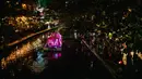 Kendaraan hias terlihat selama parade Hari Sungai Mati di San Antonio, Texas, Amerika Serikat, 29 Oktober 2021. Warga berkumpul untuk merayakan, memperingati, dan mengenang orang-orang terkasih yang telah meninggal untuk Día de los Muertos tahun ini. (Brandon Bell/Getty Images/AFP)