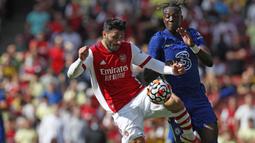 Sead Kolasinac. Bek kiri Bosnia berusia 28 tahun ini didatangkan Arsenal dari Schalke pada awal musim 2017/2018 dengan status bebas transfer dan terikat kontrak selama 5 musim. Di musim keempatnya pada tengah musim 2020/2021 ia dipinjamkan selama setengah musim ke klub lamanya Schalke akibat tidak mendapat tempat di skuat Arsenal. Pada awal musim ini usai kembali dari masa peminjaman, ia hanya tampil 2 laga dan akhirnya meninggalkan The Gunners Januari 2022 meski kontraknya masih tersisa 6 bulan. (AFP/Adrian Dennis)