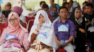 Peserta saat menunggu giliran dalam audisi Q Academy di studio 1 Indosiar, Jakarta, Sabtu (14/5). Menjelang bulan Ramadhan, Indosiar mengadakan pencarian bakat dalam hal dunia tarik suara melatunkan lagu-lagu Islami. (Liputan6.com/Gempur M Surya)