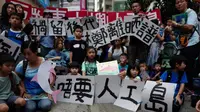 Aksi protes warga Hong Kong menentang pembangunan pulau reklamasi yang mengancam lingkungan (AFP)
