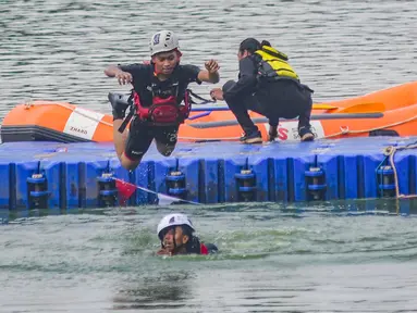 Peserta saat mengikuti lomba lari, renang dan dayung di Situ Gintung, Tangerang Selatan, Banten, Senin, 17 Agustus 2026. (KLY/Arie Basuki)