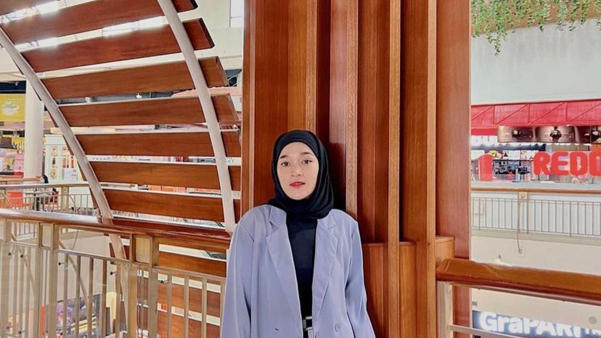 7 Inspirasi Gamis Lebaran Selebriti Indonesia, Tampil Elegan di Hari Raya