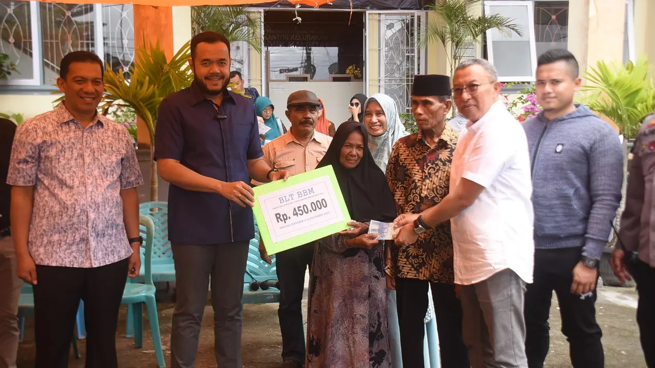 Pemko Padang Panjang Salurkan BLT BBM Senilai Rp5 Miliar