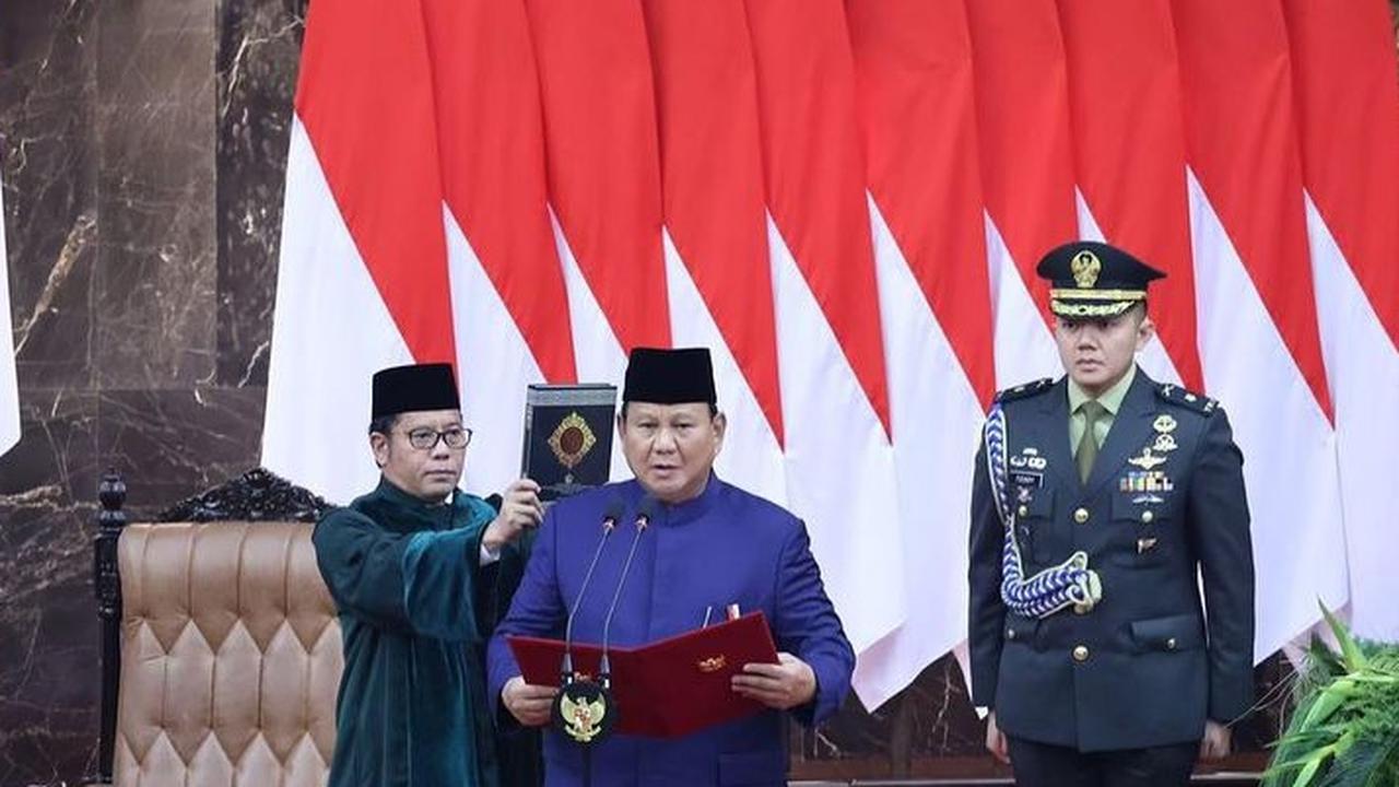 Baju Beskap Warna Biru Prabowo Subianto