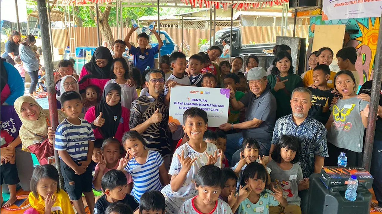 Anak-anak di Kampung Pemulung, Pancoran Buntu 2, Jakarta Selatan, mendapat kesempatan layanan kesehatan gigi gratis melalui program Layanan Gigi Sehat Anak Indonesia. (Istimewa)