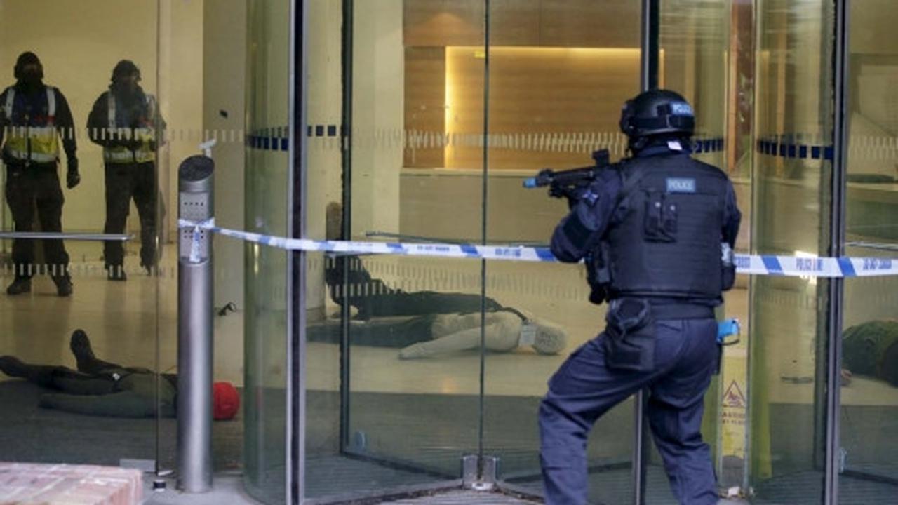 Trauma serangan Paris, polisi Inggris giat latihan hadapi teroris