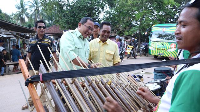 Dodi Reza Fasilitasi Perombakan Pabrik Bekas Batu Bata Jadi Tambak Ikan