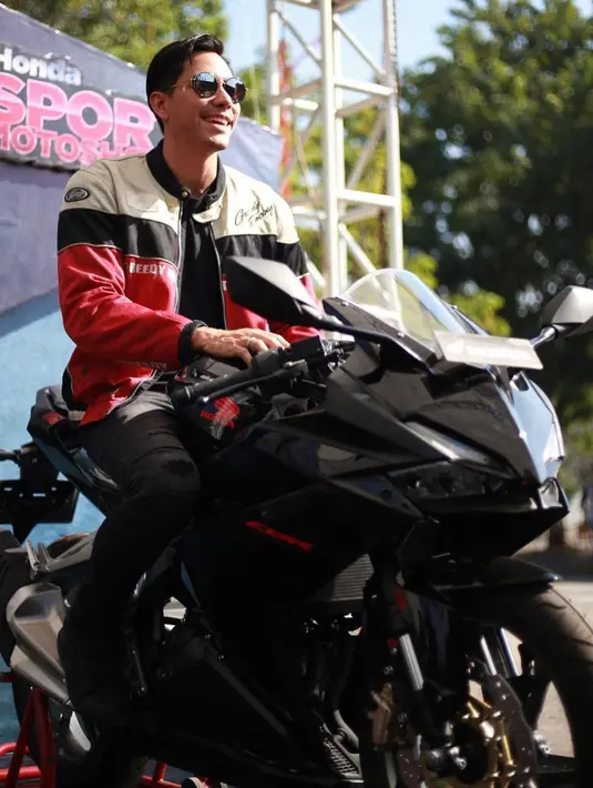 (Instagram/darius_sinathrya)