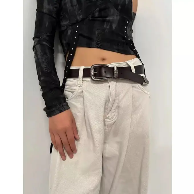 Tiru Gaya Fashion Ikonik ala Olivia Rodrigo dengan Outfit Low Budget, Ternyata Bisa Banget!